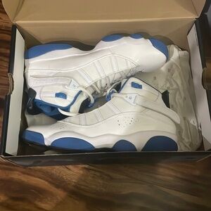 Barely worn, good condition. one dirt spot on lace. Dirt spot on bottom of shoe